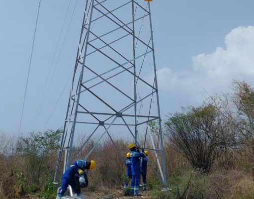 Restablecen elementos metálicos en torres que habían sido hurtados