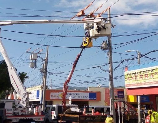 Avanza proyecto de mejora eléctrica en Mercado público de Santa Marta