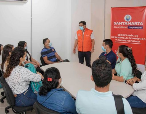 Distrito implementa estrategia nacional para apoyar a jóvenes profesionales