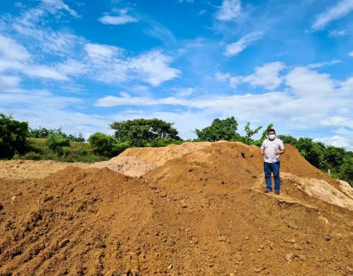 El Banco / Alcalde inspecciona obra en Mata de Caña