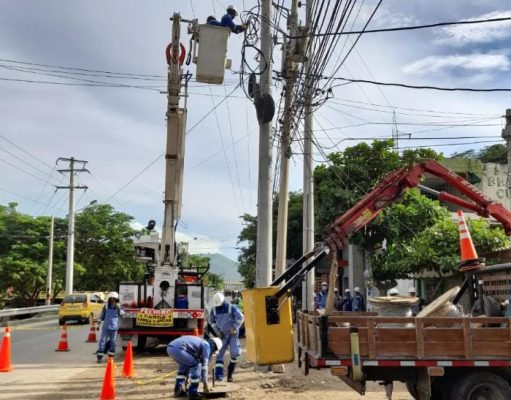 En el sector La Lucha, Air-e avanza en mejora eléctricas