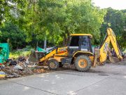 Más de 6.000 m3 de material inservible y vegetal han retirado de la calle 30