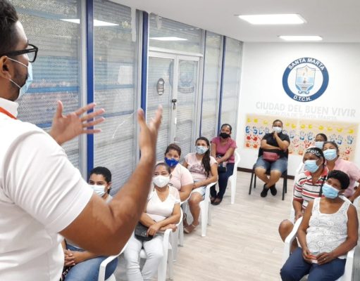 Distrito capacita a mujeres para prevenir la violencia intrafamiliar