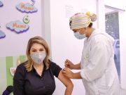 Alcaldesa Virna Johnson invita a samarios a aplicarse el refuerzo contra el COVID-19