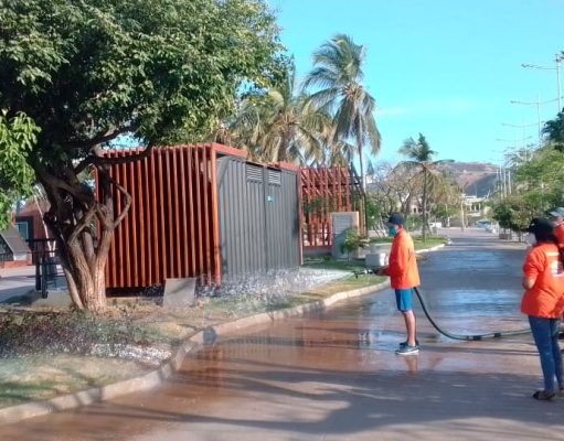 Alcaldía realiza mantenimiento permanente al Camellón de la Bahía