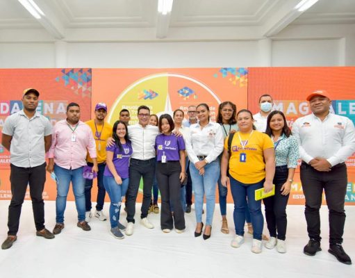 Gobernador Carlos Caicedo le cumple a los estudiantes del INFOTEP