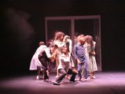 La obra ‘Incluso la noche misma está aquí’ atrapó la atención del público