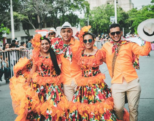 Más de 80 comparsas recorrerán las calles en el Desfile Folclórico