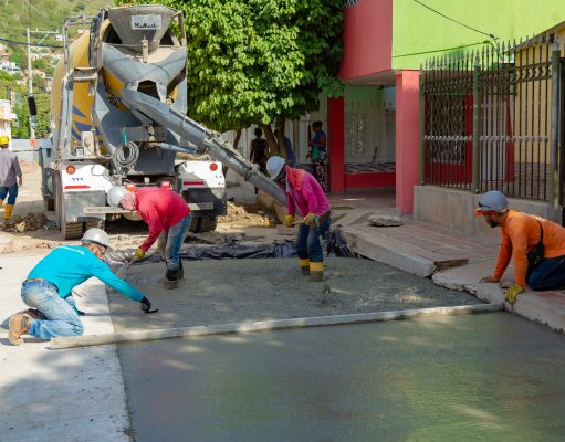 Alcaldía inició reposición de placas en María Eugenia