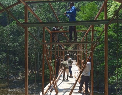 Aracataca /Campesinos exigen reconstrucción del único puente por el que transitan