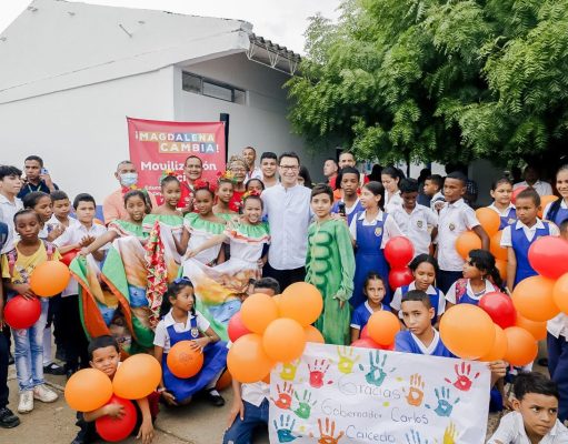 Gobernador inició entrega de obras en 70 colegios