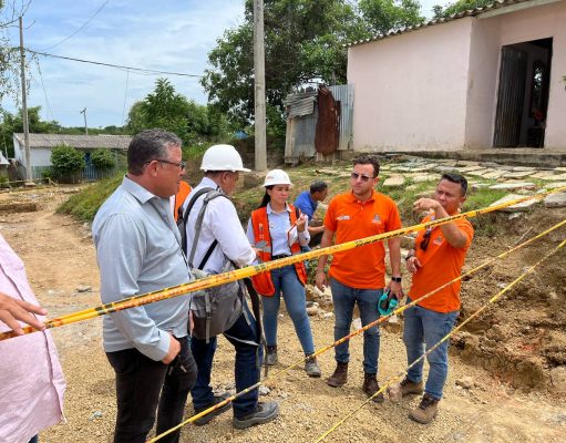 Plato/ Avanza pavimentación del barrio Villa Rosa