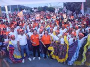 Pescaito territorio naranja, la gente quiere a Patricia y Rafael