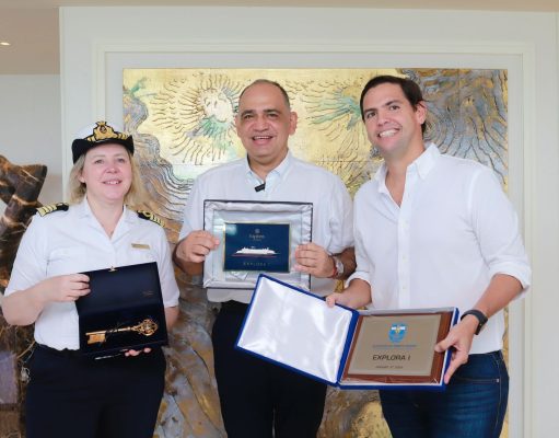 Alcalde Carlos Pinedo recibió el primer crucero de la temporada 2024