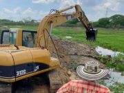 Pivijay /Alcalde al frente de tareas con maquinaria amarilla en Caño Ciego