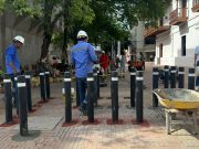 Alcaldía Distrital instala bolardos entre calles 13 y 14 en el Centro Histórico