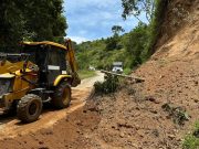 Essmar atiende Obstrucción vial por deslizamiento