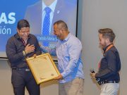 Rector Pablo Vera recibió reconocimiento por fortalecer la educación pública