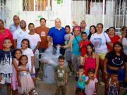 Alcalde Pinedo entrega transformadores para mejorar el servicio eléctrico en sectores vulnerables