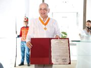 Alcalde Carlos Pinedo recibió condecoración de parte del Congreso de la República