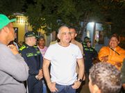 Alcalde Pinedo lleva ayudas a damnificados por lluvias