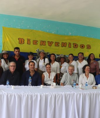Fyffes, Albert Heijn y Banasan transforman las viviendas de 312 familias