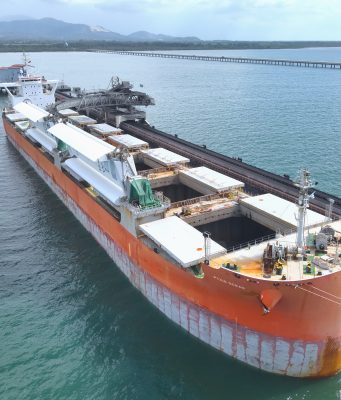 Puerto Drummond refuerza la sostenibilidad marítima con el cargue de buque equipado con propulsión asistida por viento