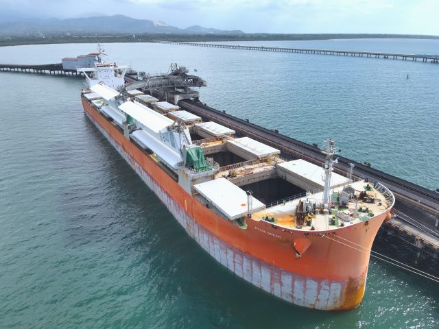 Puerto Drummond refuerza su compromiso con la sostenibilidad marítima con el cargue de buque equipado con propulsión asistida por viento (1)