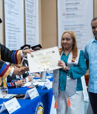 Desde Francia, donde adelanta doble titulación, celebró su grado en UNIMAGDALENA