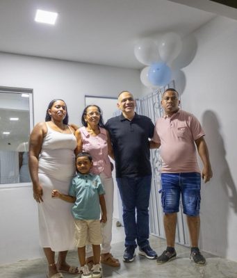 Alcalde Pinedo devuelve la esperanza a familia humilde de Timayuí con una casa digna