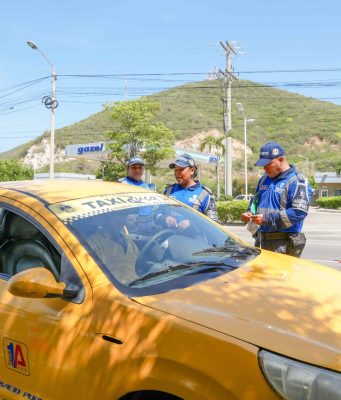 Alcaldía expide nuevos decretos de movilidad y actualiza tarifas del servicio de taxi