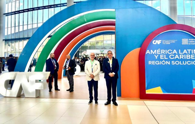 Alcalde en Foro Económico de la CAF