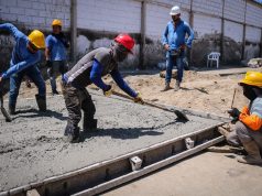 Gobierno de Carlos Pinedo avanza en soluciones efectivas a los rebosamientos de aguas residuales