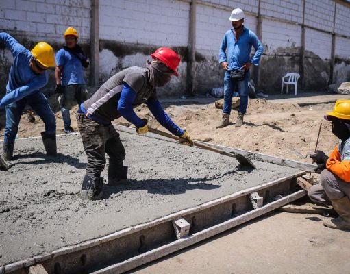 Gobierno de Carlos Pinedo avanza en soluciones efectivas a los rebosamientos de aguas residuales