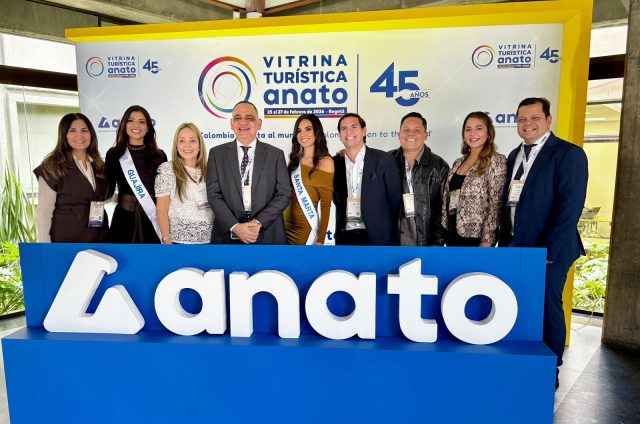 Alcalde Carlos Pinedo Cuello, Santa Marta inauguró oficialmente su stand en la Vitrina Turística de Anato 2026, que se desarrolla en Corferias, en la ciudad de Bogotá (1) (1)