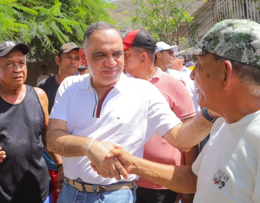 Gobierno de Pinedo lleva materiales de construcción a damnificados en Villa Betel