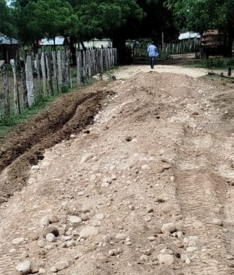 Pivijay /Alcaldía avanza en recuperación vial de tramos claves, impulsando desarrollo rural