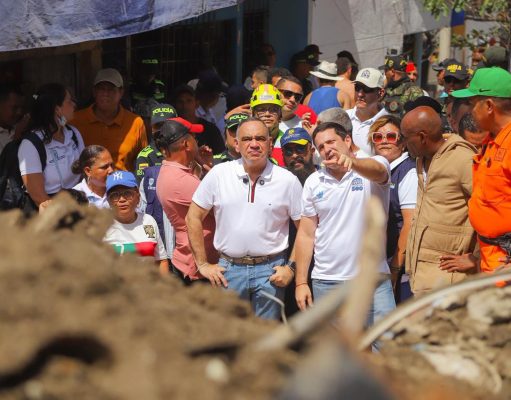Gobierno de Carlos Pinedo continúa con acompañamiento humanitario a familias damnificadas de Vista Al Mar