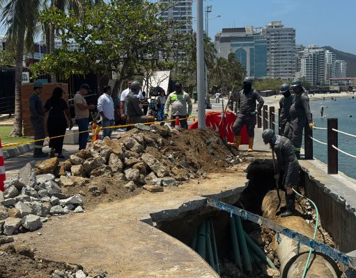 Alcaldía y Essmar atienden emergencia sanitaria en el Camellón de la Bahía