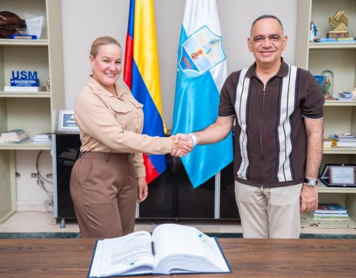 Alcalde Pinedo posesiona a Sarita Vives como nueva Secretaria de Movilidad