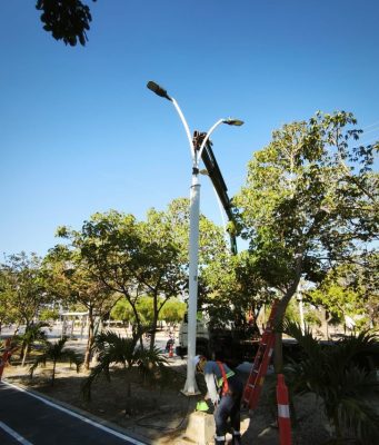 Alcaldía avanza modernización del alumbrado público en el Polideportivo