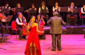 Madres fueron homenajeadas con emotiva noche musical en el Teatro Cajamag