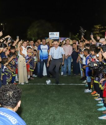 Alcalde Pinedo entregó la cancha Los Pericos remodelada