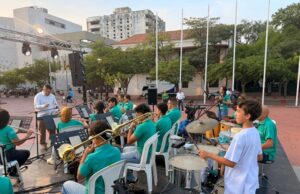 La Retreta Cultural llenó de música el Parque Bolívar conquistando a samarios y turistas