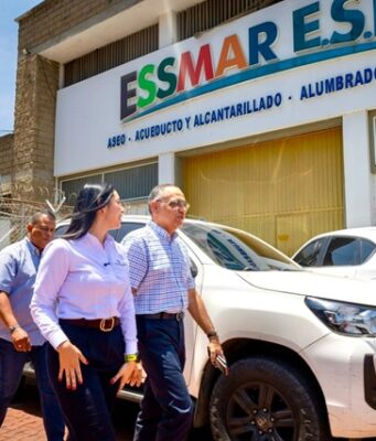 Alcalde Pinedo recibió oficialmente la ESSMAR E.S.P.