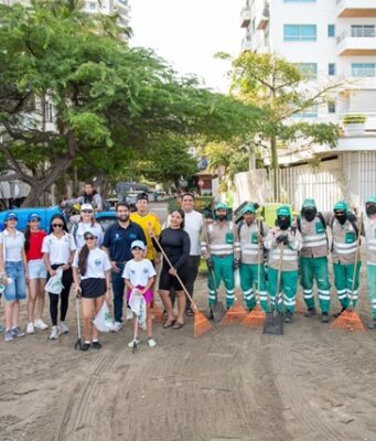 Alcaldía lideró jornada de oxigenación y limpieza en playa Los Cocos