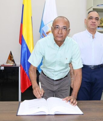 Ante el alcalde Pinedo se posesionó el secretario General, Gabriel Vicioso