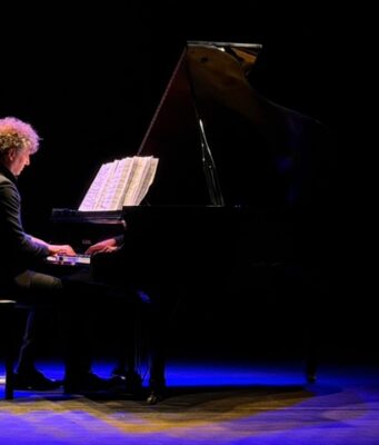 David Greilsammer demostró su categoría ante un Teatro Cajamag cautivado por su piano
