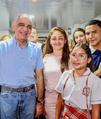 Alcalde Pinedo entregó obras de mejoramiento en la I.E.D. Jacqueline Kennedy